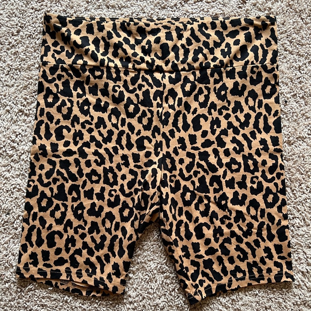Leopard print athleisure long shorts cotton